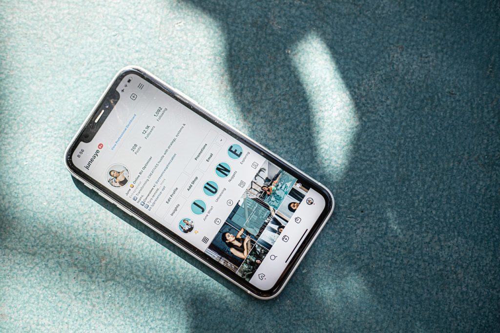 Influencerpflichten Instagram Kennzeichnung Werbung BGH Schleichwerbung geschäftsähnliche Handlung Iphone Social Media Instagram Facebook