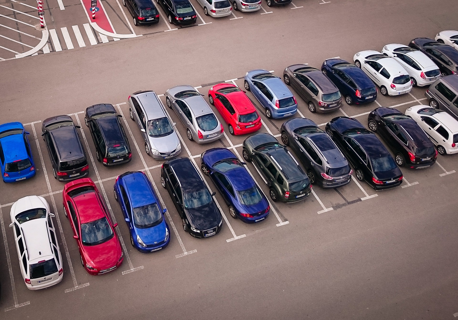 Abschleppen - Geschäftsgebaren auf privaten Parkplätzen bei Falschparkern Auto Pkw Parkplatz Kraftfahrzeug Parken